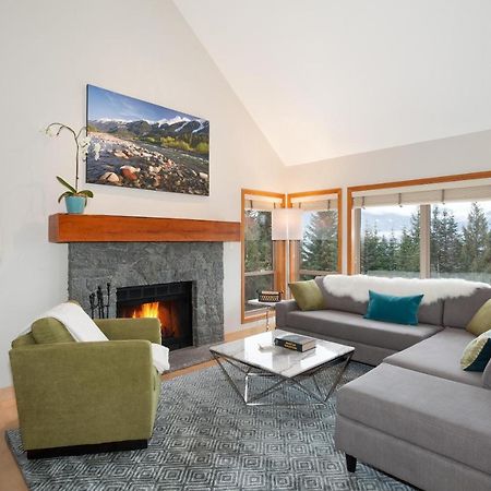 וויסטלר Painted Cliff 11 | Dog Friendly! Ski-In Ski-Out Benchlands Townhome W/ Hot Tub & Fireplace מראה חיצוני תמונה