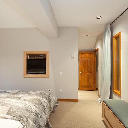 וויסטלר Painted Cliff 11 | Dog Friendly! Ski-In Ski-Out Benchlands Townhome W/ Hot Tub & Fireplace מראה חיצוני תמונה