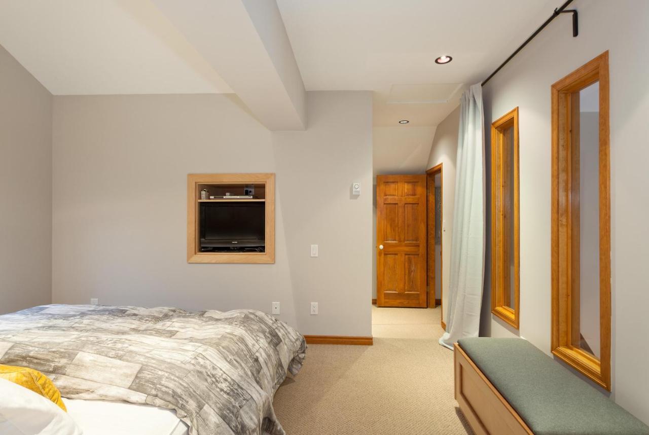 וויסטלר Painted Cliff 11 | Dog Friendly! Ski-In Ski-Out Benchlands Townhome W/ Hot Tub & Fireplace מראה חיצוני תמונה