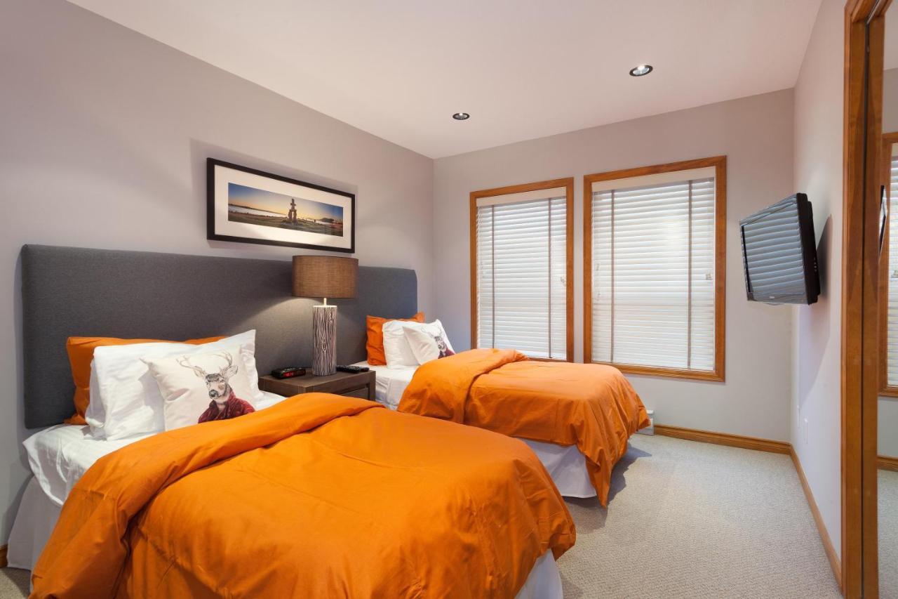 וויסטלר Painted Cliff 11 | Dog Friendly! Ski-In Ski-Out Benchlands Townhome W/ Hot Tub & Fireplace מראה חיצוני תמונה
